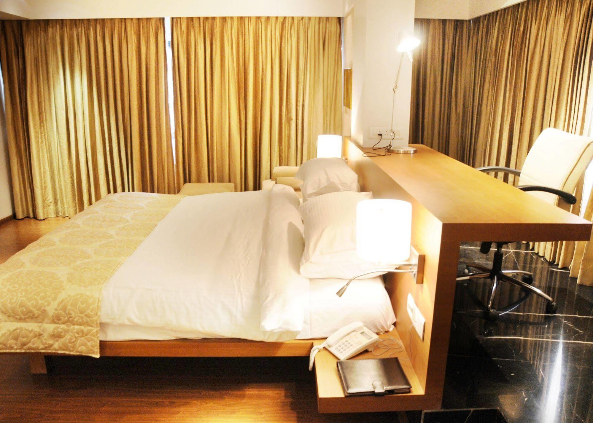 Hotel Moti Mahal Mangaluru Zewnętrze zdjęcie