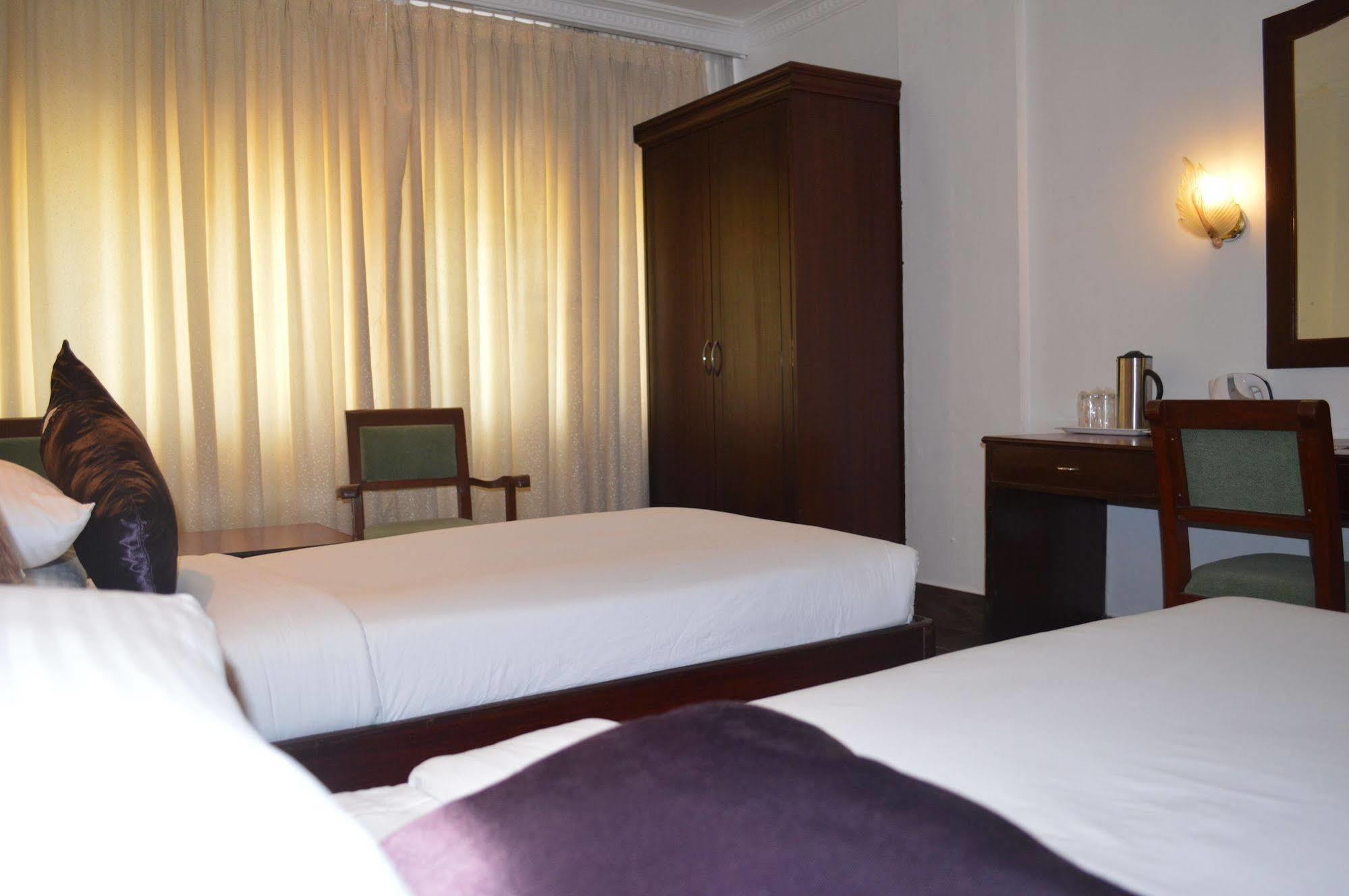 Hotel Moti Mahal Mangaluru Zewnętrze zdjęcie