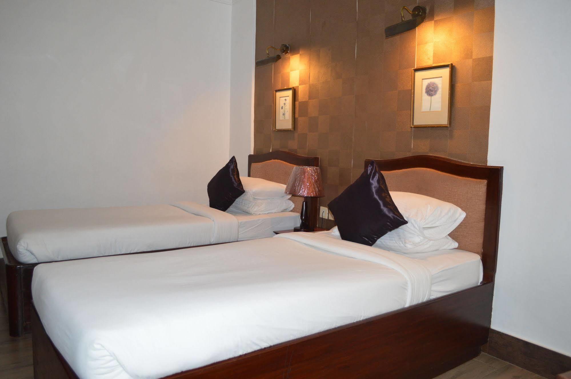 Hotel Moti Mahal Mangaluru Zewnętrze zdjęcie